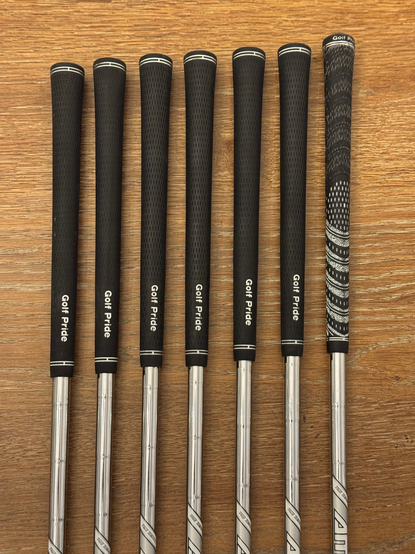 Titleist T100 Iron Set (4-PW) / AMT Tour White X100 shafts (xtra stiff)