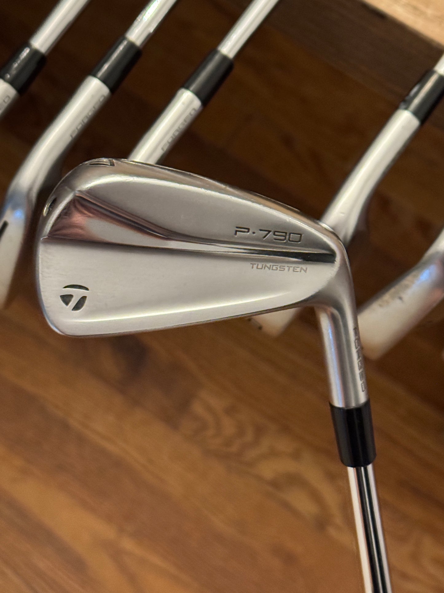 Taylormade P790 Iron Set (4-PW) / Dynamic Gold S300 shafts Stiff