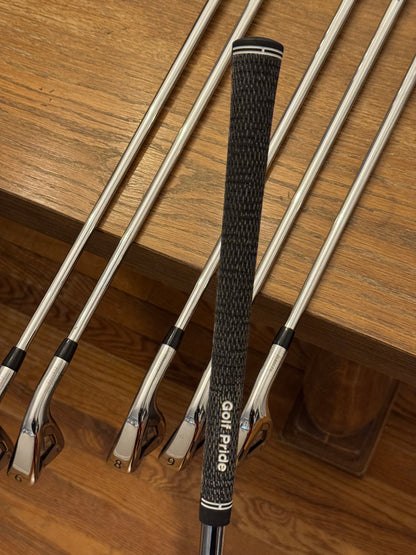 Titleist 718 AP3 Iron Set (5-PW) / Project X LZ 5.5 115g shafts (regular)
