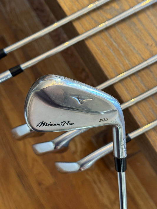 Mizuno Pro 225 Iron Set (5-PW) / Dynamic Gold MID S300 shafts (stiff)