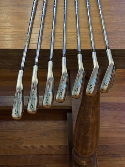 Titleist T200 ‘23 Iron Set (5-GW) / AMT Black R300 shafts (regular)