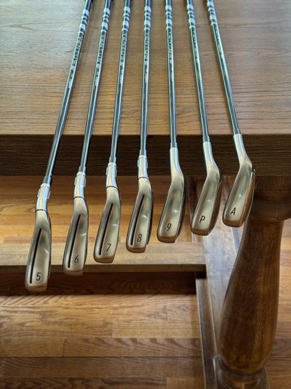 Taylormade Qi Iron Set (5-AW) / Ventus TR 6-R shafts (regular)