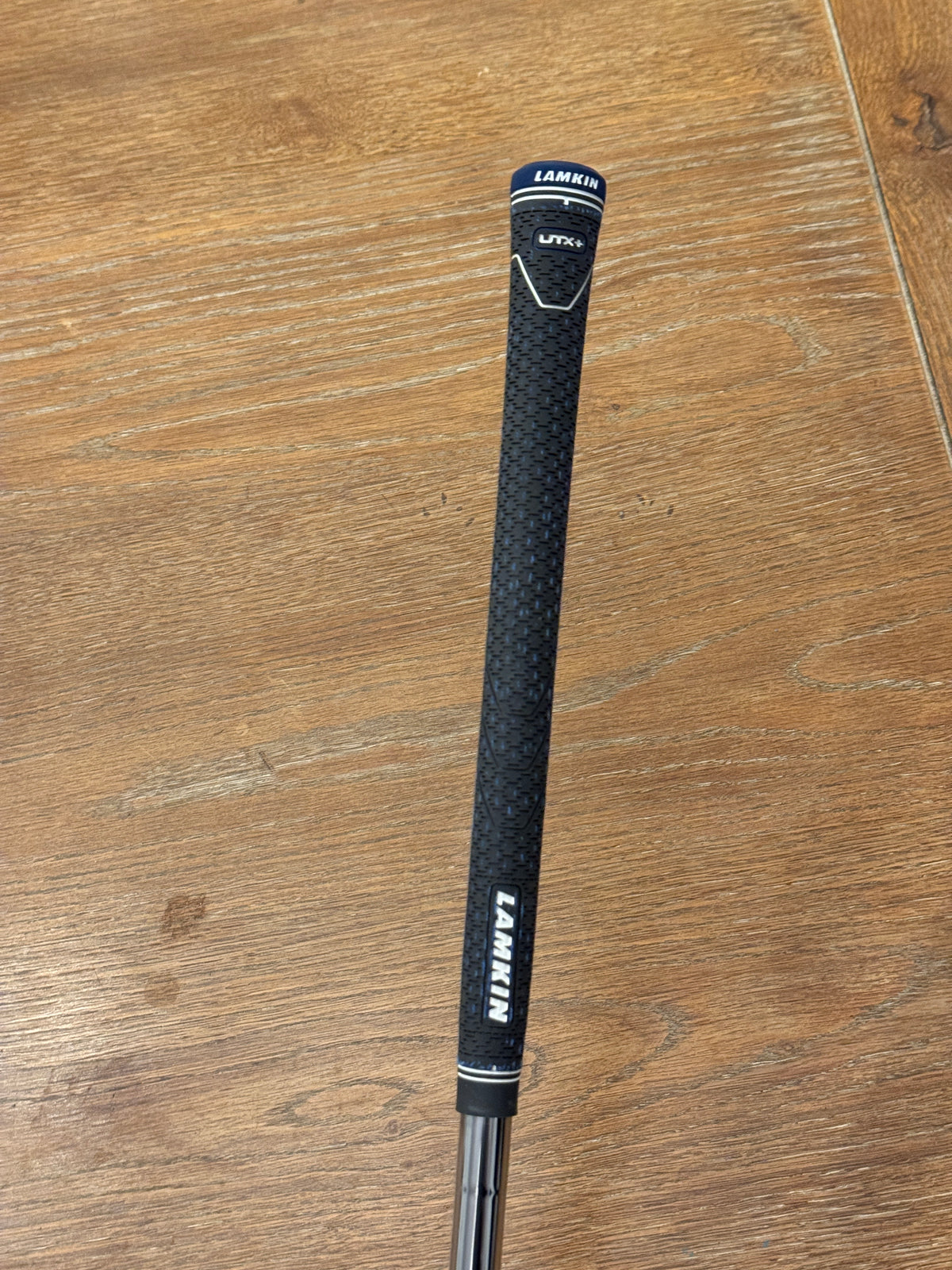 *BRAND NEW* Mizuno JPX 925 Hot Metal Pro 4-iron / Dynamic Gold 105 S300 shaft (stiff)