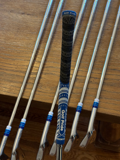 Mizuno Pro 221 Iron Set (4-PW) / Dynamic Gold S400 shafts (stiff)