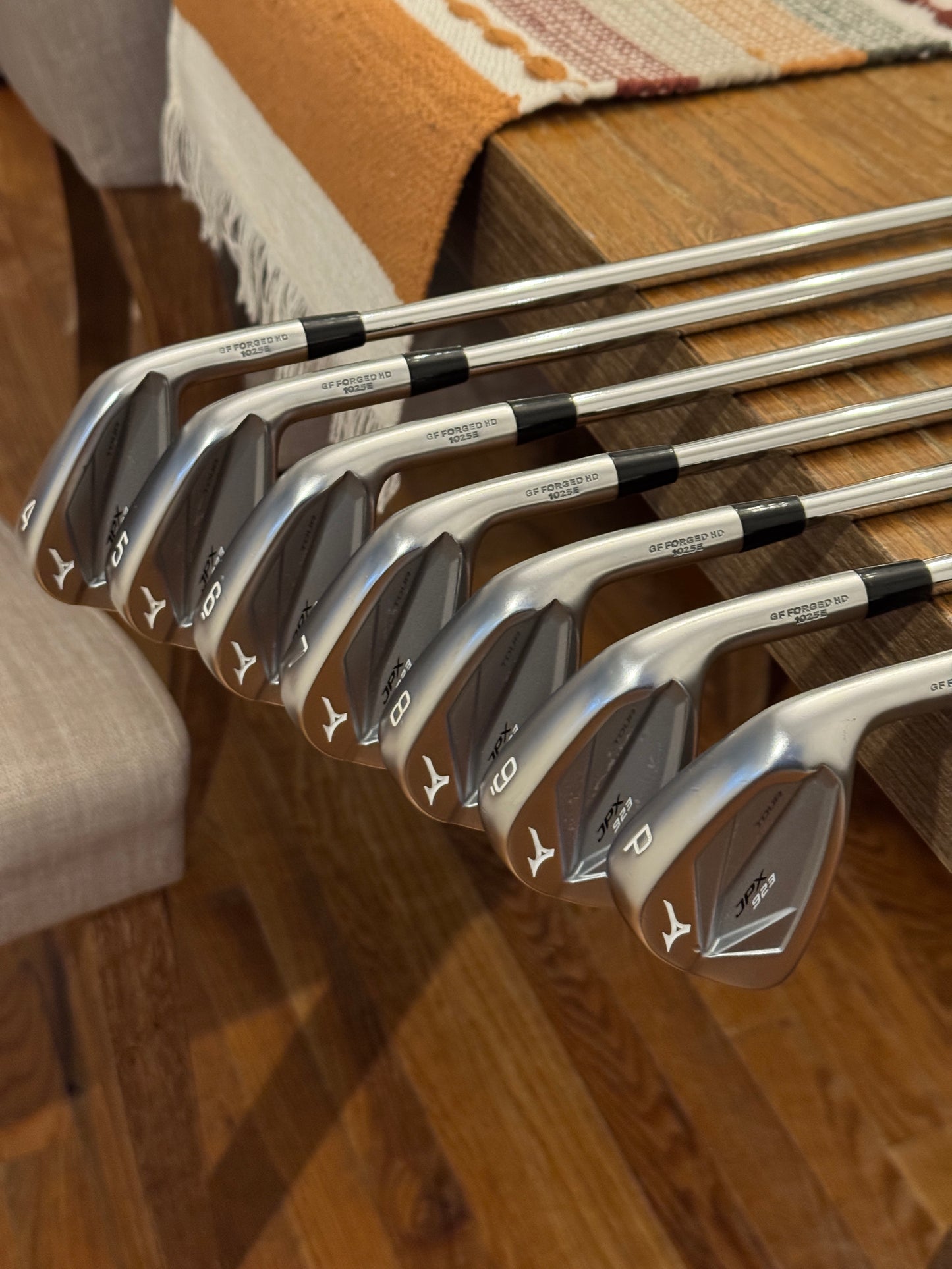 Mizuno JPX 923 Tour Iron Set (4-PW) / Dynamic Gold S300 shafts Stiff