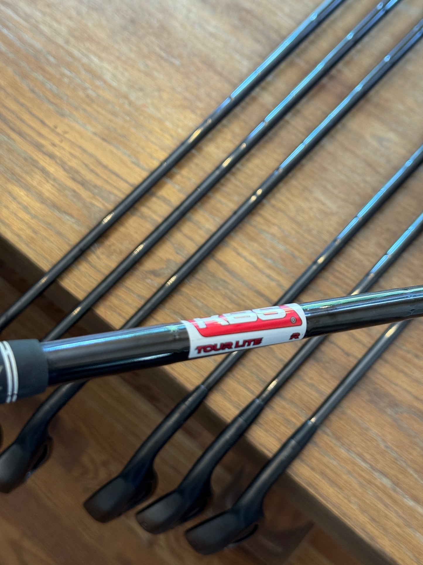 Mizuno JPX 925 Hot Metal Black Iron Set (5-GW) / KBS Lite Tour 95g R shafts (regular)