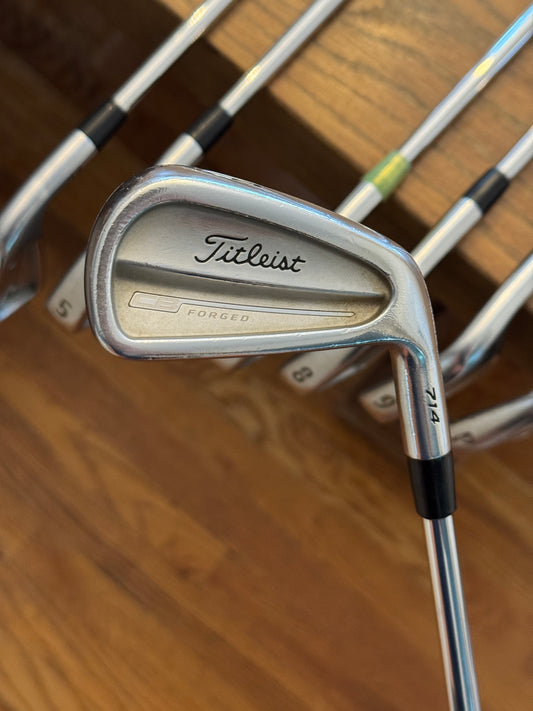 Titleist 714 CB Iron Set (4-PW) / Dynamic Gold S400 shafts (stiff)