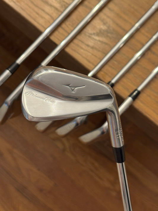 Mizuno Pro 241 Iron Set (5-PW) / Dynamic Gold X100 shafts (xtra stiff)