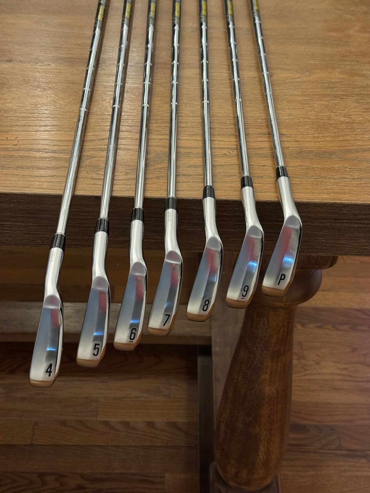 Srixon ZXi5 Forged '25 Iron Set (4-PW) / Dynamic Gold MID R300 shafts (regular)