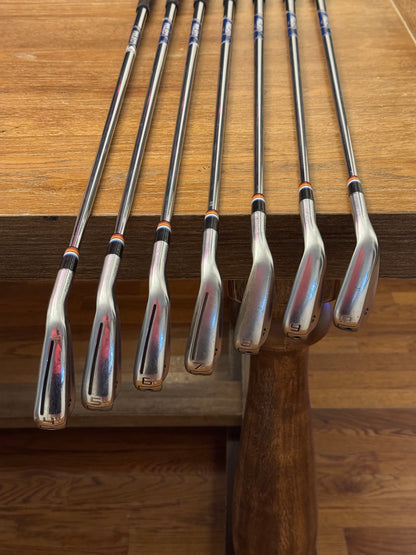 Taylormade P790 Iron Set (4-PW) / Project X 6.0 shafts Stiff