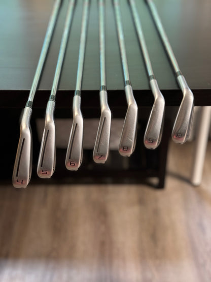 Taylormade P790 Iron Set (4-PW) / KBS Tour 110R shafts Regular