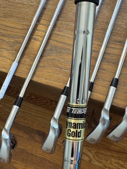 Ping G425 Iron Set - black dot (4-PW) / Dynamic Gold X100 shafts (xtra stiff)