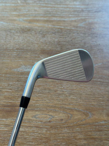 Titleist T200 ‘19 4-Iron / AMT Black S300 shaft (stiff)