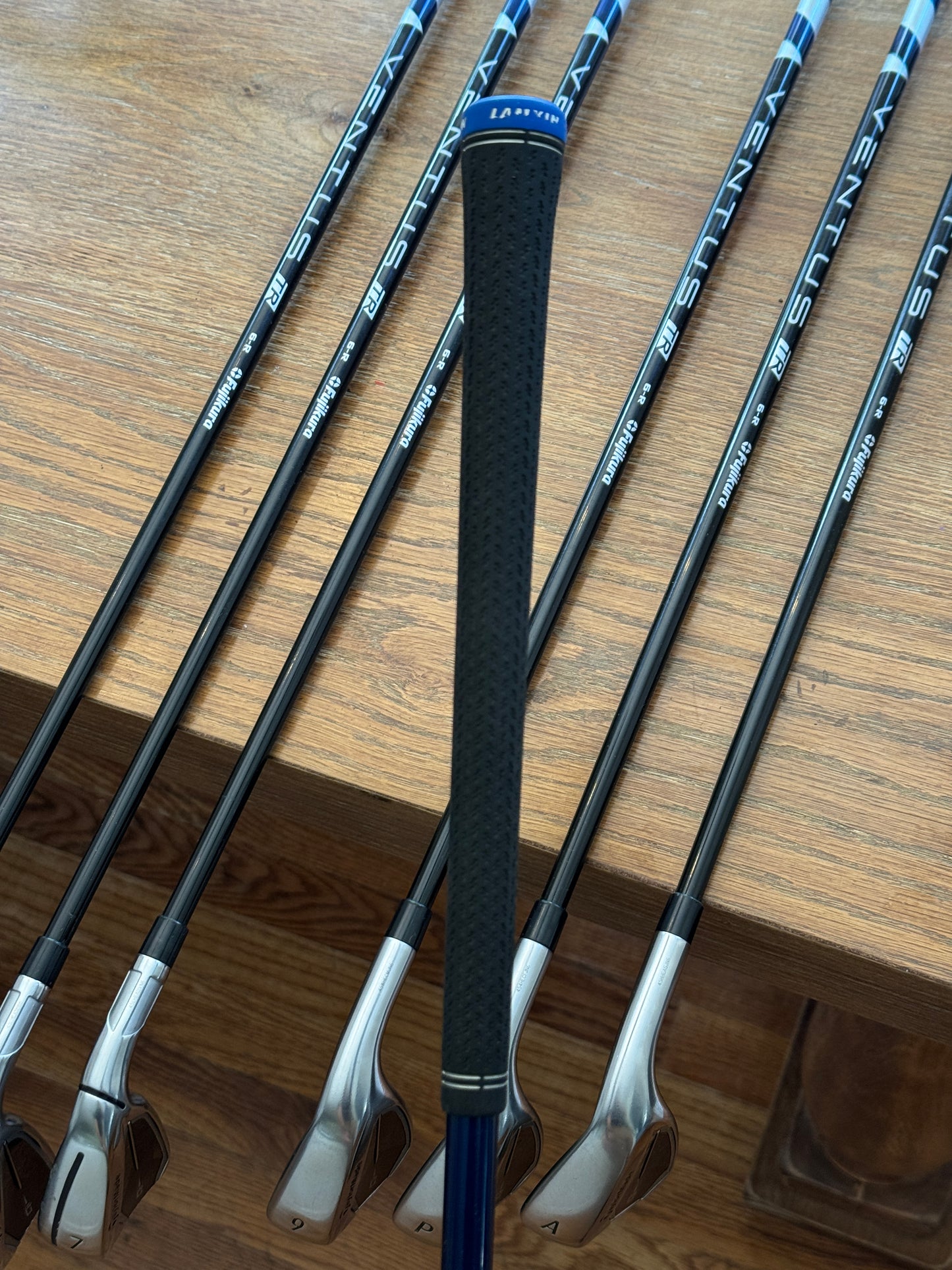 Taylormade Qi Iron Set (5-AW) / Ventus TR 6-R shafts (regular)