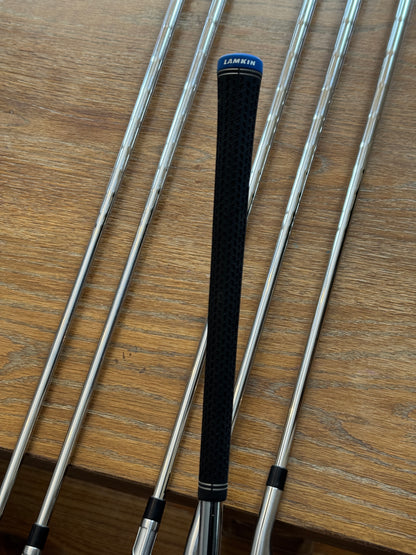 Taylormade Qi Iron Set (5-PW) / KBS MAX MT 85R shafts (regular)