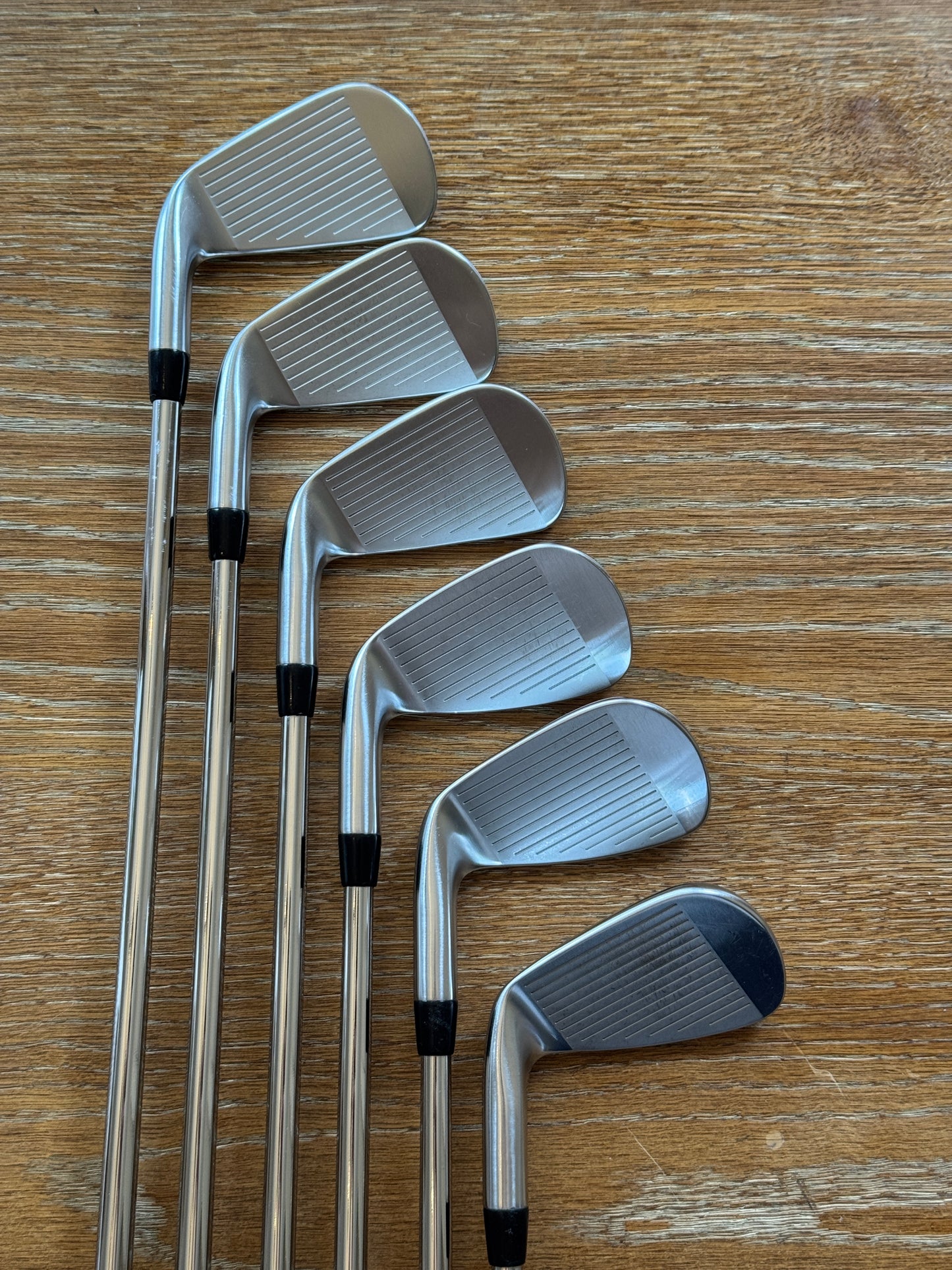 *MINT* Titleist T200 ‘23 Iron Set (5-PW) / Project X LZ 6.0 shafts (stiff)