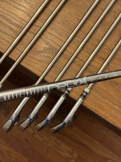 Titleist T150 ‘23 Iron Set (4-PW) / Recoil 95 F4 shafts (stiff)
