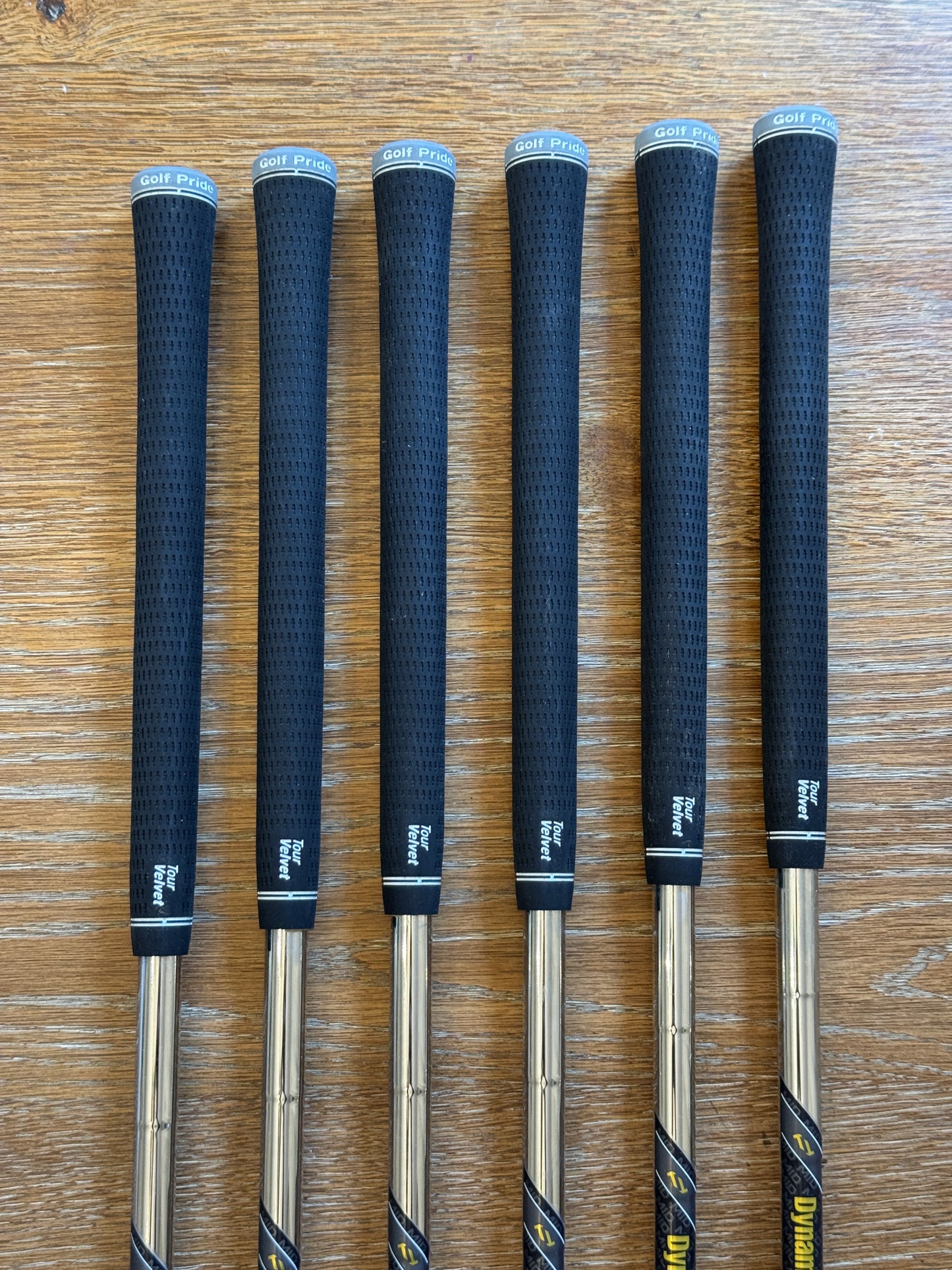 Mizuno JPX 925 Hot Metal Black Iron Set (6-GW) / Dynamic Gold MID S300 shafts (stiff)