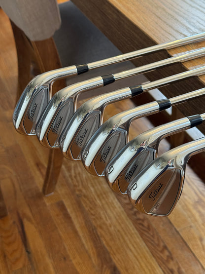 *MINT* Titleist T200 ‘23 Iron Set (5-PW) / Project X LZ 6.0 shafts (stiff)