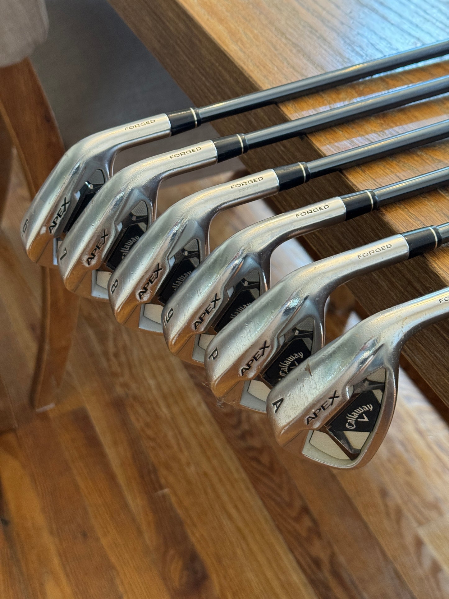 Callaway Apex 21 Iron Set (6-GW) / UST Mamiya Recoil Dart F2 75 shafts (senior)