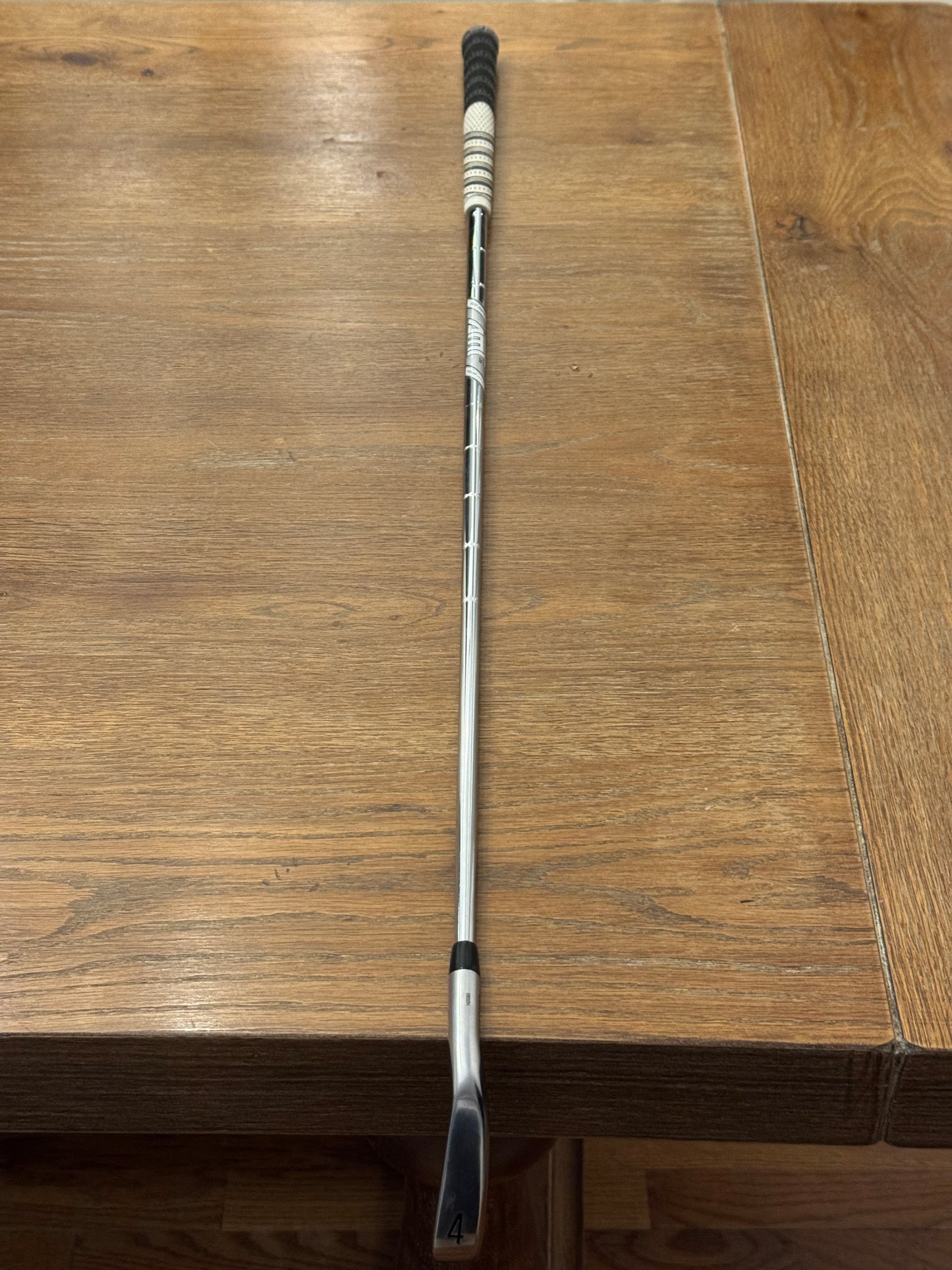 Titleist T100 ‘21 4-iron / AMT Tour White S300 shaft (stiff)