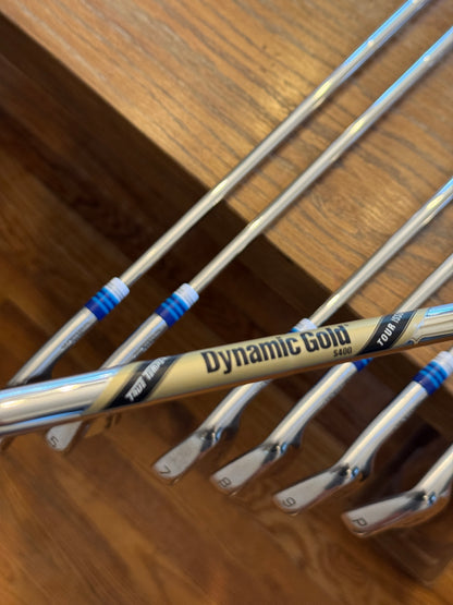 Mizuno Pro 221 Iron Set (4-PW) / Dynamic Gold S400 shafts (stiff)