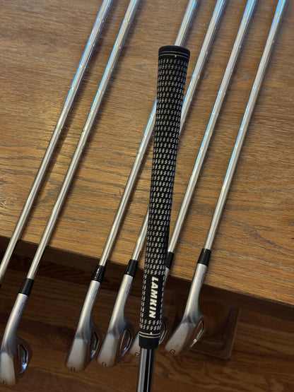 Mizuno JPX 925 Hot Metal Pro Iron Set (5-GW) / KBS Tour Lite R shafts (regular)