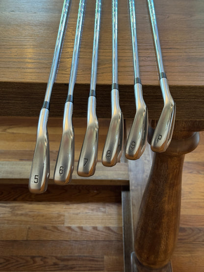 Mizuno JPX 921 Forged Iron Set (5-PW) / N.S. Pro 950 GH R shafts (regular)