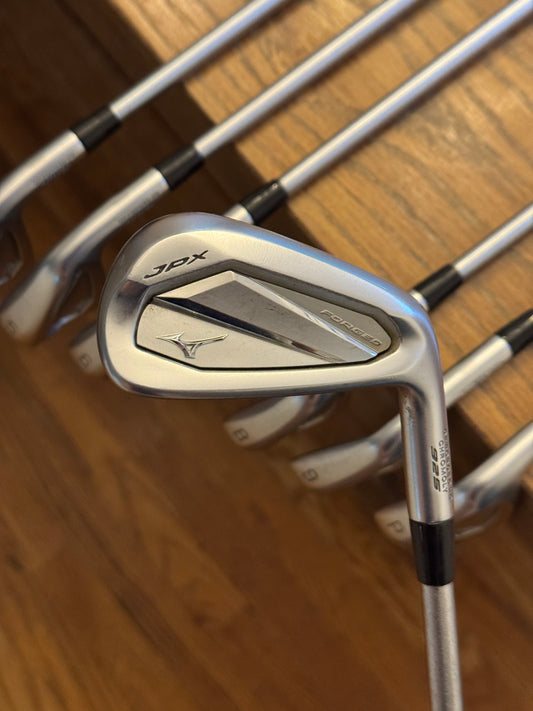 Mizuno JPX 925 Forged Iron Set (4-PW) / KBS Tour C-Taper Lite 110S shafts (stiff)
