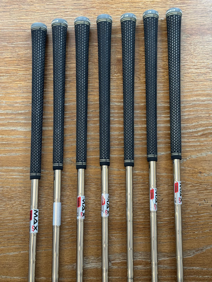 Taylormade Sim2 Max Iron Set (5-AW) / KBS Max MT 85R shafts (regular)