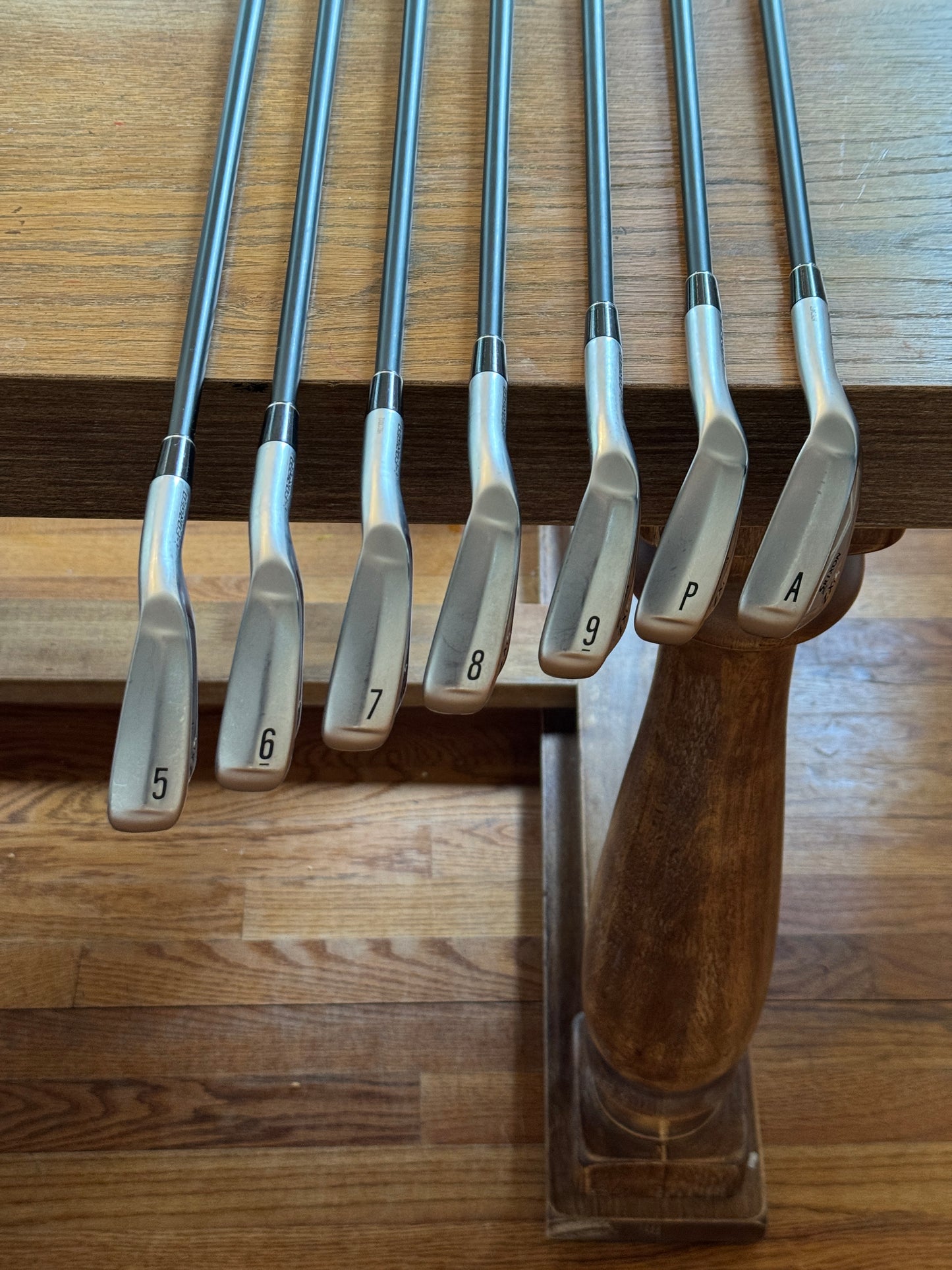 Srixon ZXi4 Forged ‘25 Iron Set (5-AW) / KBS Max Graphite 55 Sr shafts (senior)