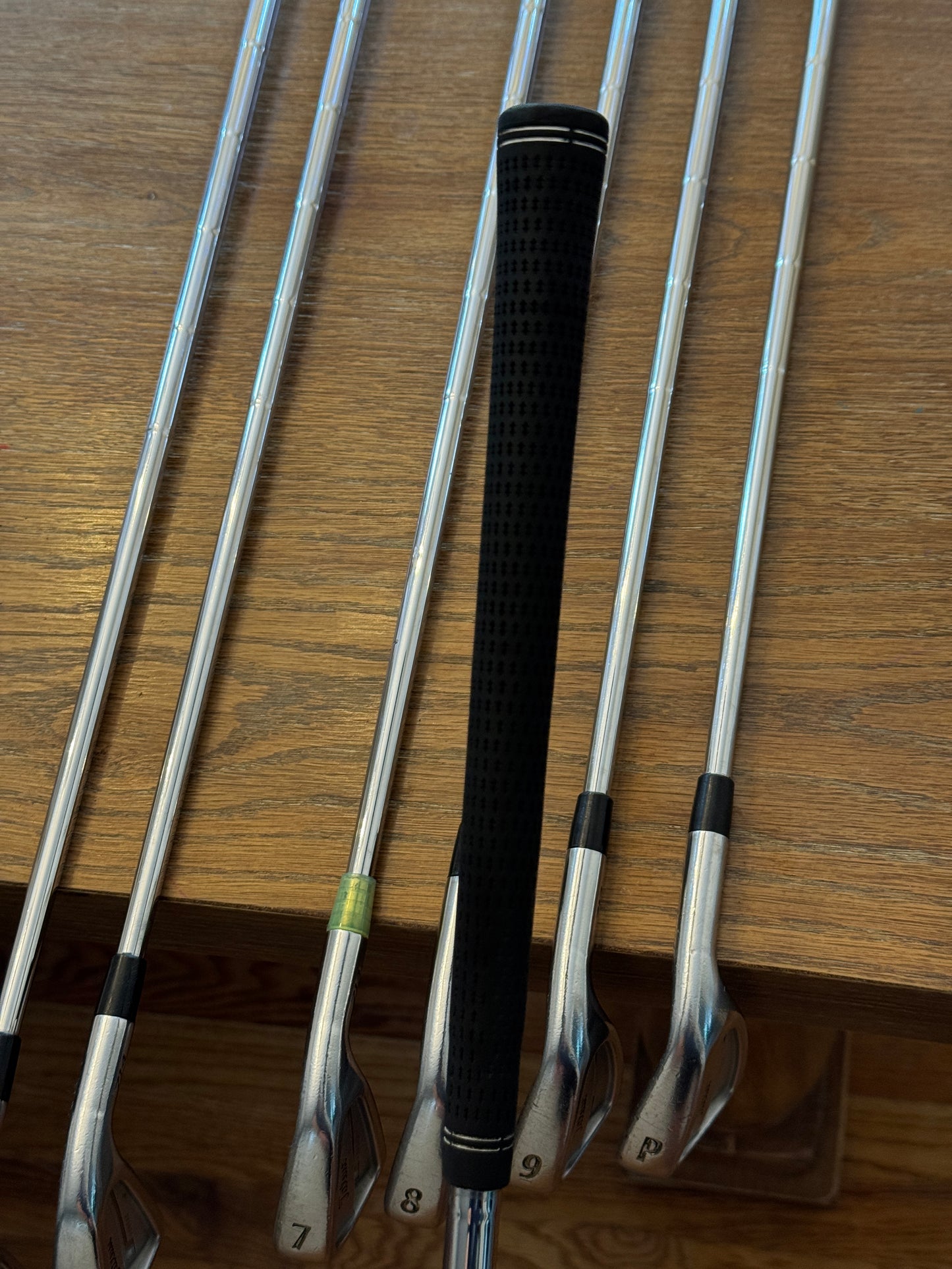 Titleist 714 CB Iron Set (4-PW) / Dynamic Gold S400 shafts (stiff)
