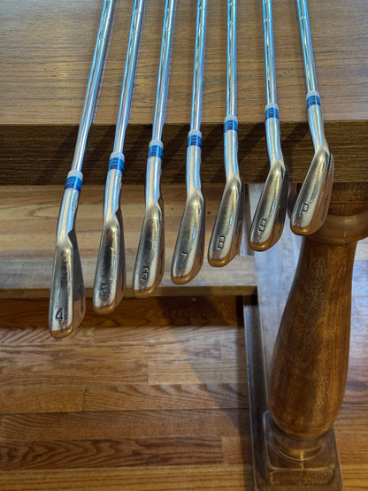Mizuno Pro 221 Iron Set (4-PW) / Dynamic Gold S400 shafts (stiff)