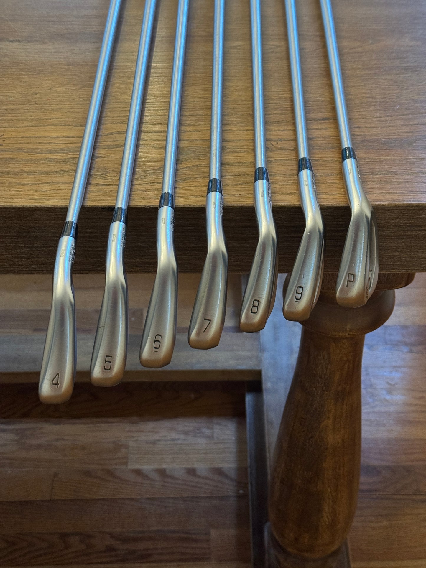 Mizuno JPX 925 Forged Iron Set (4-PW) / KBS Tour C-Taper Lite 110S shafts (stiff)