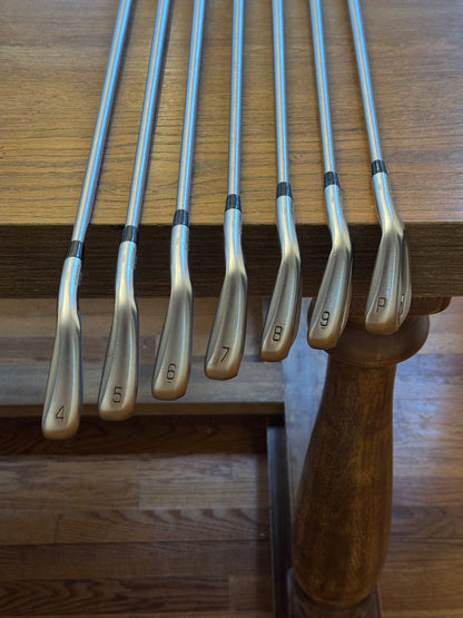 Mizuno JPX 925 Forged Iron Set (4-PW) / KBS Tour C-Taper Lite 110S shafts (stiff)