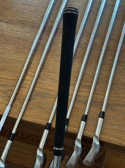 Ping G425 Iron Set - black dot (4-PW) / Dynamic Gold X100 shafts (xtra stiff)