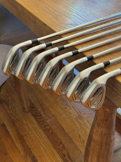 Mizuno JPX 925 Hot Metal Pro Iron Set (4-PW) / Dynamic Gold 120 S300 shafts (stiff)