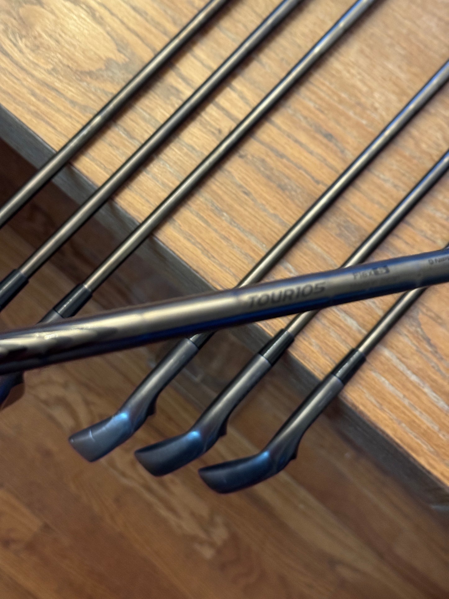 Taylormade P790 ‘25 Gunmetal Black Iron Set (4-PW) / BLACKED N.S. Pro Modus3 Tour105 shafts (stiff)