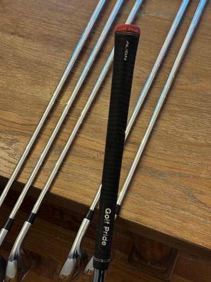 Titleist T200 Iron Set (5-PW) / N.S. Pro 850 shafts Regular