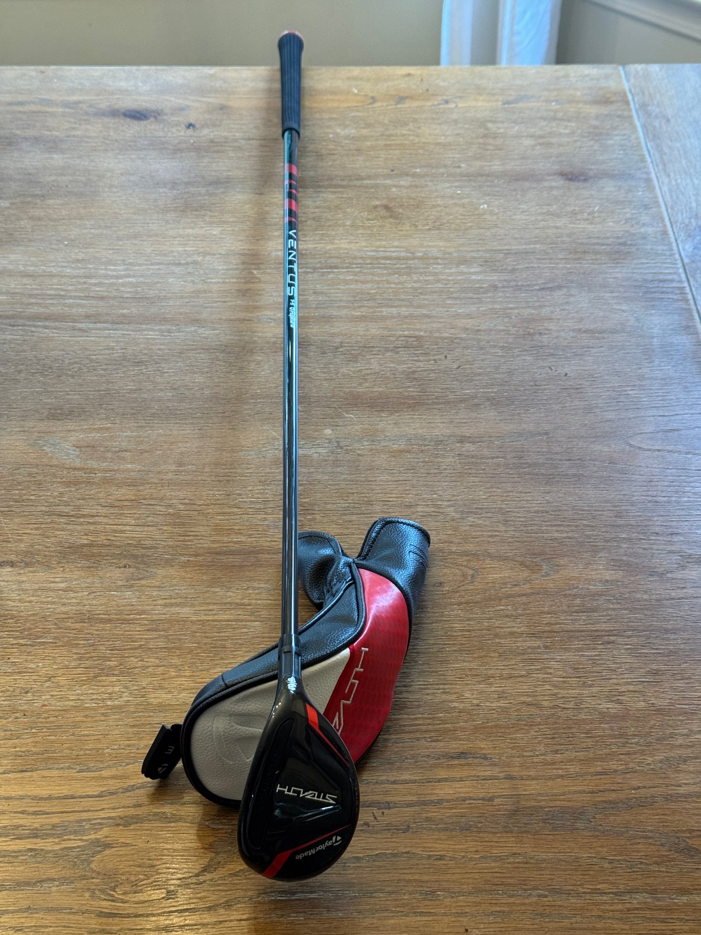 Taylormade Stealth 3-hybrid (19°) / Fujikura Ventus 7-S shaft (stiff)