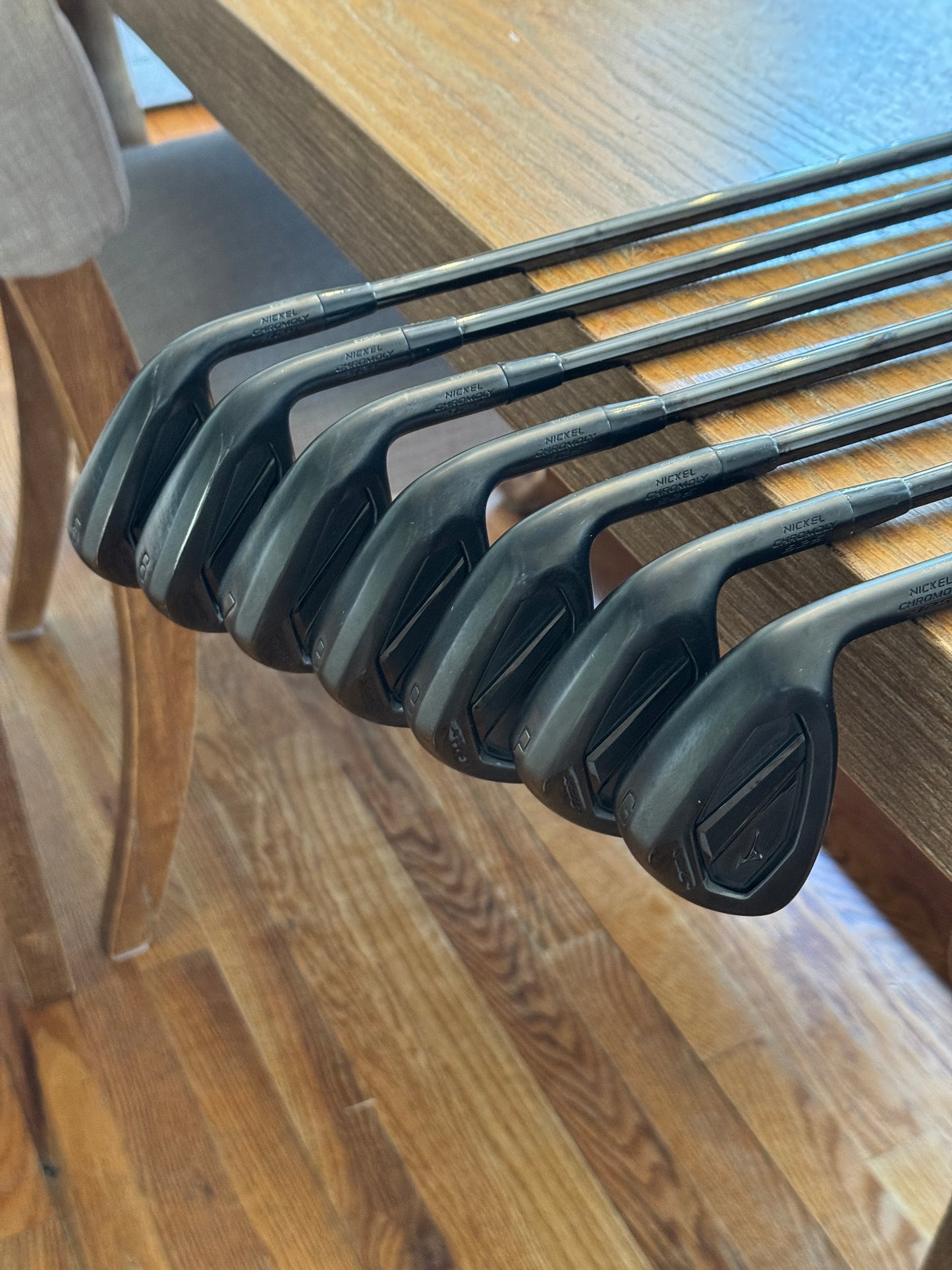 Mizuno JPX 925 Hot Metal Black Iron Set (5-GW) / KBS Lite Tour 95g R shafts (regular)