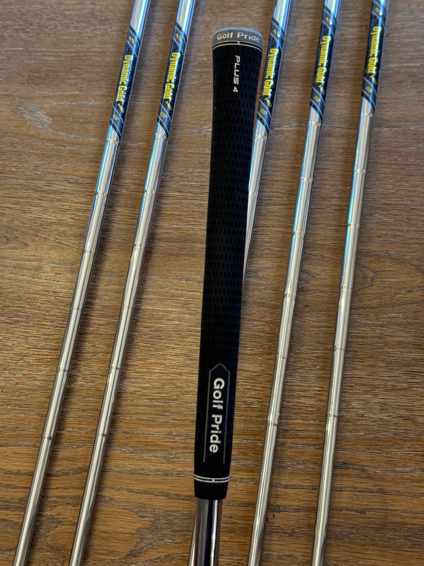 Mizuno JPX 925 Hot Metal Black Iron Set (6-GW) / Dynamic Gold MID S300 shafts (stiff)