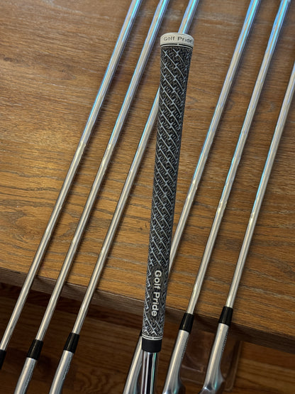 Mizuno JPX 921 Tour Iron Set (4-PW) / KBS $-Taper 120 S shafts (stiff)