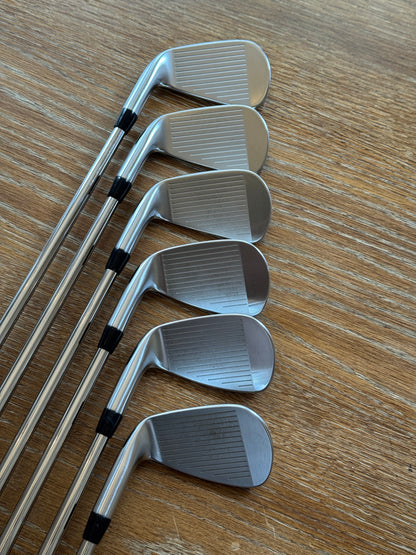 *MINT* Titleist T200 ‘23 Iron Set (5-PW) / Project X LZ 6.0 shafts (stiff)