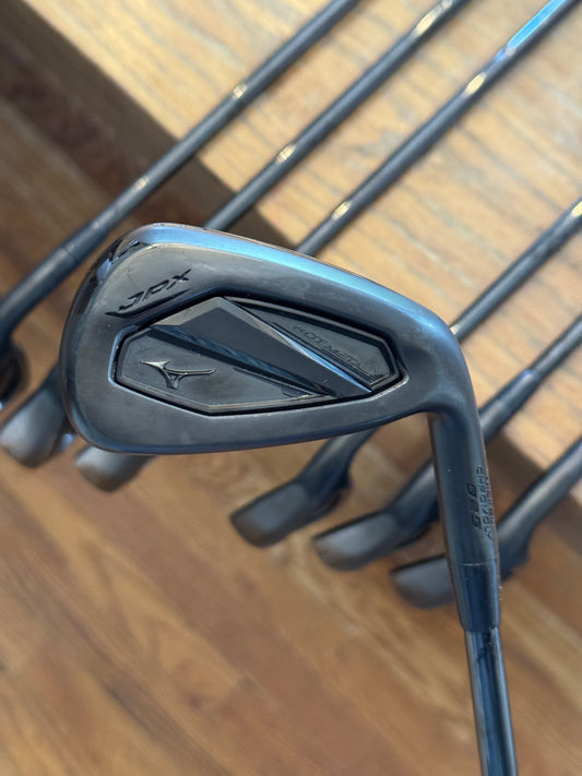 Mizuno JPX 925 Hot Metal Black Iron Set (5-GW) / KBS Lite Tour 95g R shafts (regular)