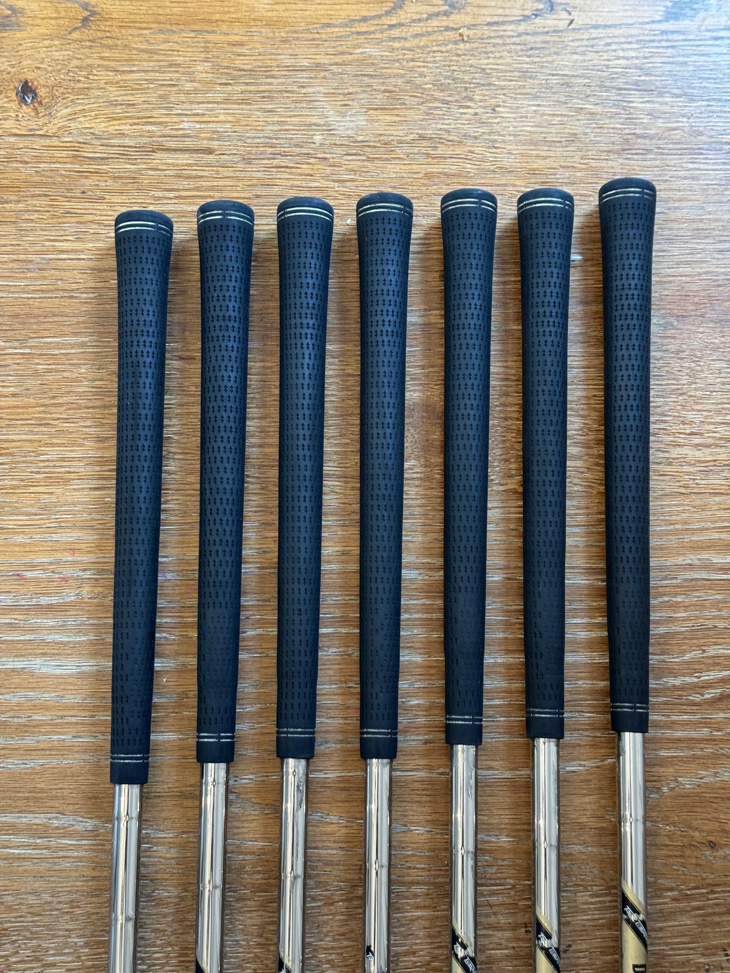 Titleist 714 CB Iron Set (4-PW) / Dynamic Gold S400 shafts (stiff)