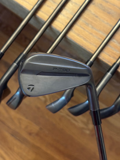 Taylormade P790 ‘25 Gunmetal Black Iron Set (4-PW) / BLACKED N.S. Pro Modus3 Tour105 shafts (stiff)