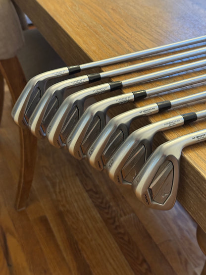 Mizuno JPX 925 Forged Iron Set (4-PW) / KBS Tour C-Taper Lite 110S shafts (stiff)