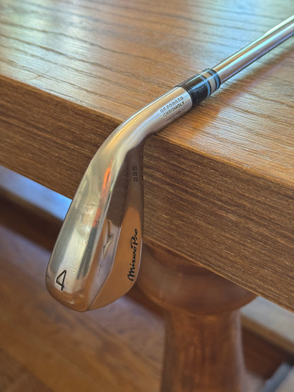 Mizuno Pro 225 4-iron / Dynamic Gold X100 shaft (xtra stiff)