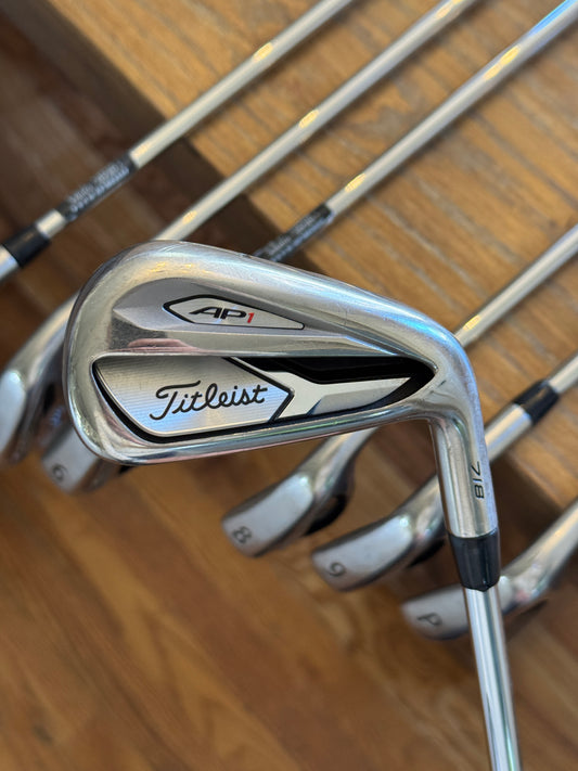 Titleist 718 AP1 Iron Set (4-PW) / AMT Red R300 shafts (regular)